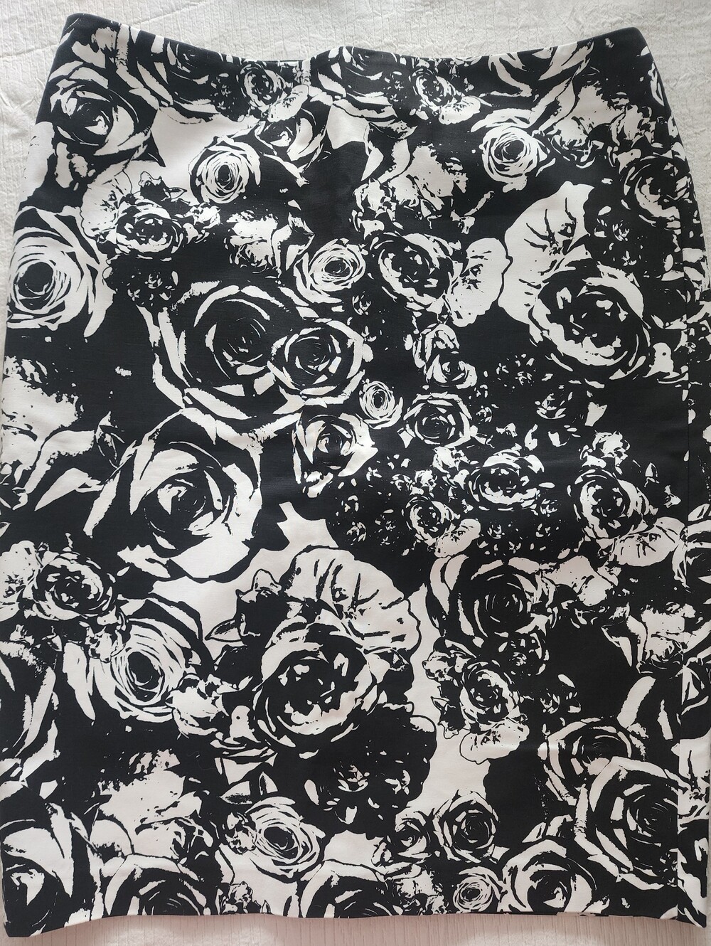 Lord & Taylor Black & White Floral Rose Cotton Stretch Pencil Skirt - Size 10